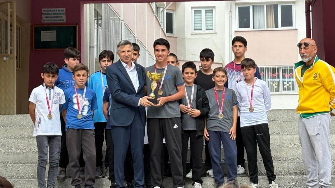 Minik Yıldızlar Futbol Takımımız Şampiyon 